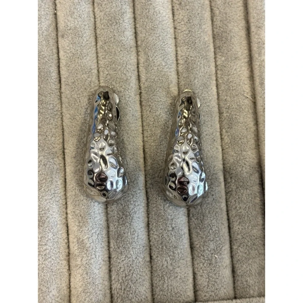 Vintage Silver Tone Hammered Hoop Earrings Textured Tapered Statement‎ Clip